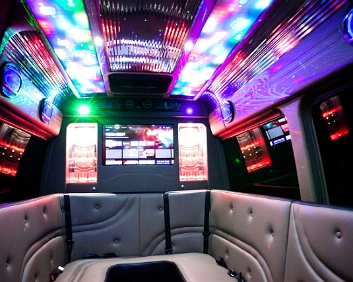 Partybus mieten in Osnabrück, Hamburg, Hannover und Umgebung Mercedes Partybus für Megapartys in Ihrer Region: Osnabrück, Hamburg, Hannover und Umgebung. Mieten Sie unseren angesagten Partybus zu Ihrem Mädchenabend,...