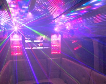 Partybus Geburtstag, JGA, Mädelsabend oder Silberhochzeit Mieten Sie unsern Partybus für Ihre Feier, Geburtstag, JGA, Mädelsabend oder eine beliebige andere Party. Auch zur Silberhochzeit ist es eine besondere...